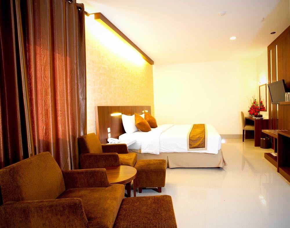 Collection O 1279 Hotel Grand Celino Makassar Exterior foto