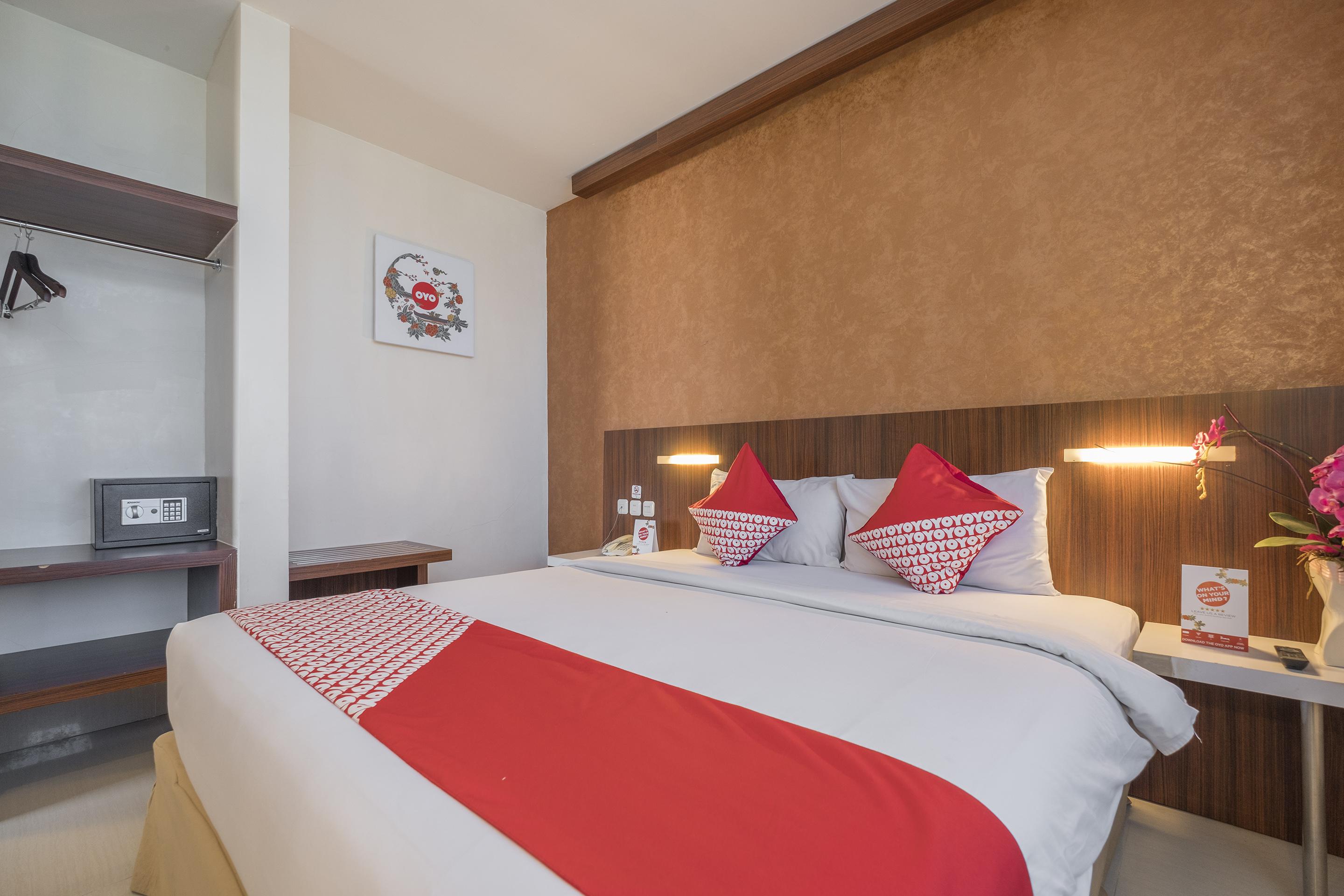 Collection O 1279 Hotel Grand Celino Makassar Exterior foto