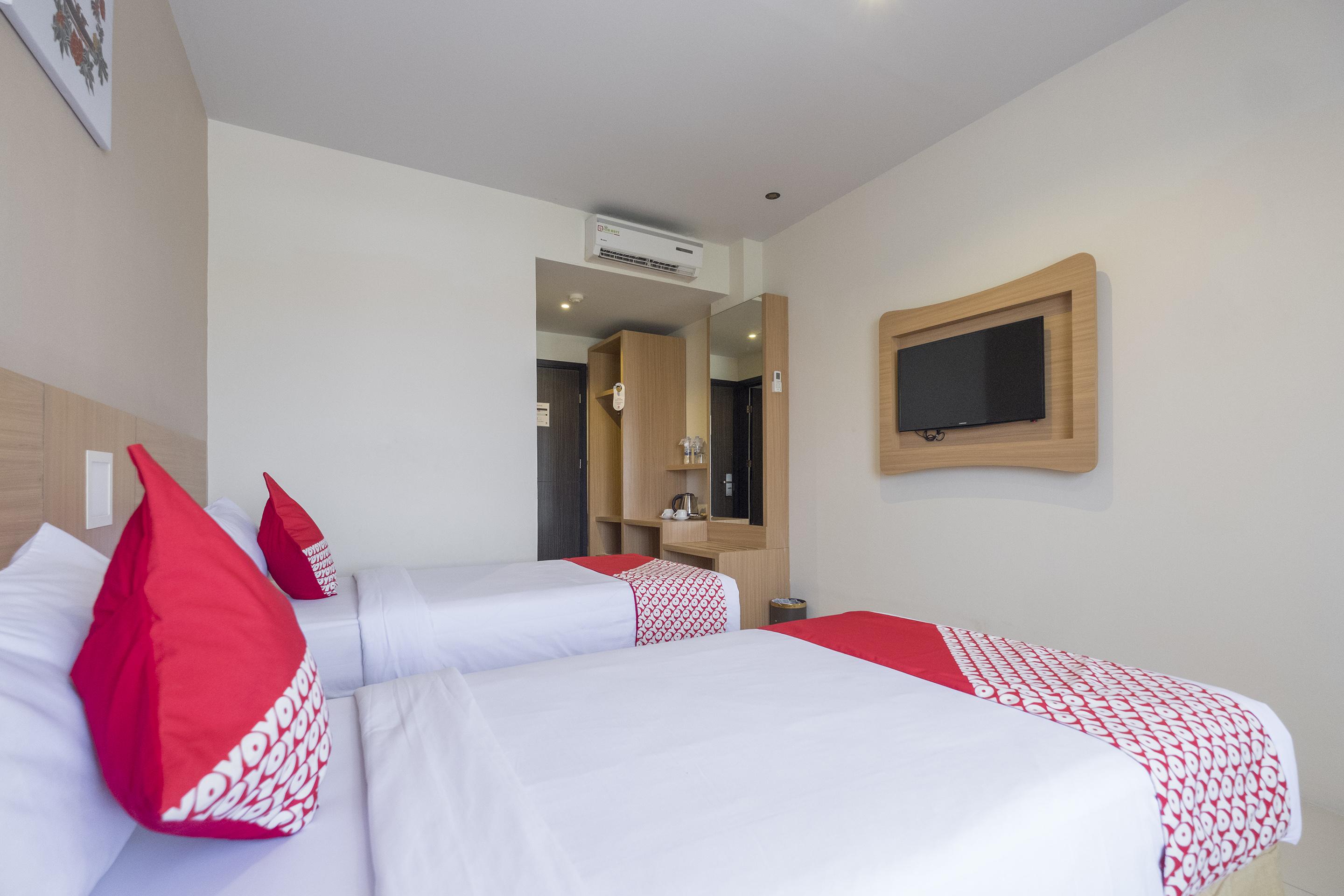 Collection O 1279 Hotel Grand Celino Makassar Exterior foto