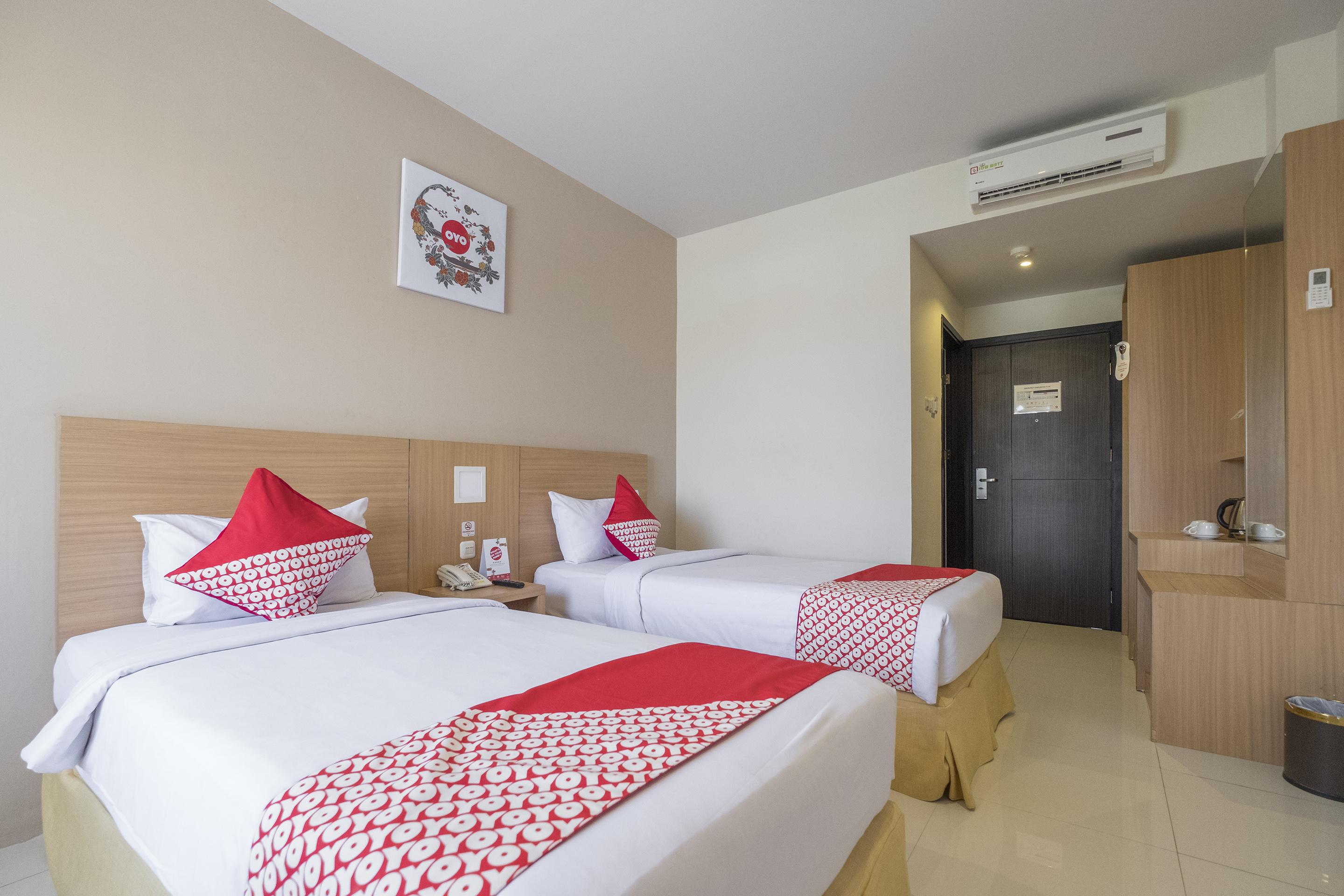 Collection O 1279 Hotel Grand Celino Makassar Exterior foto