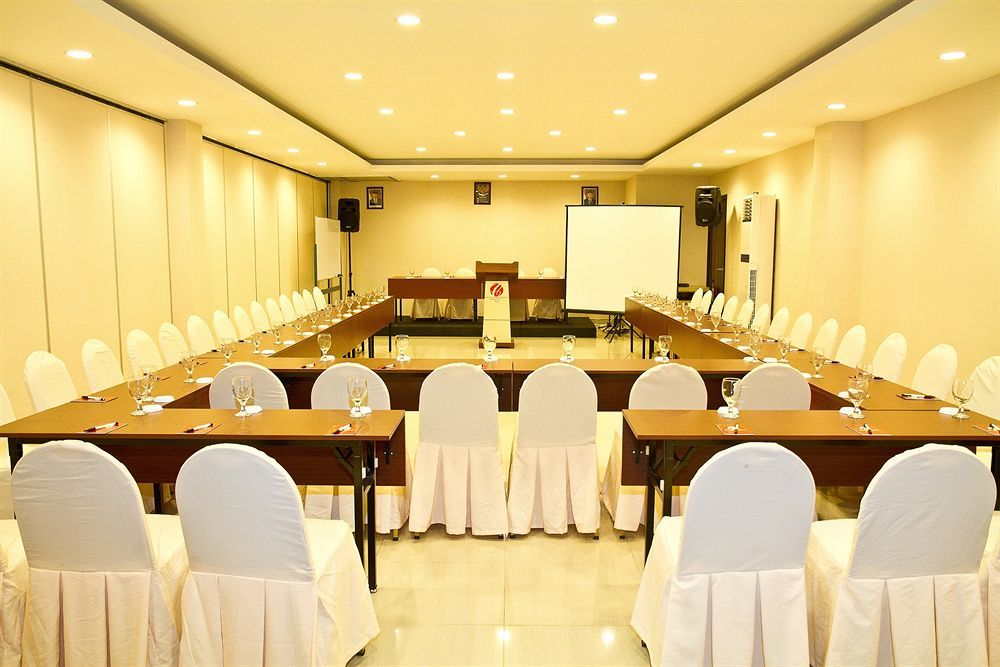 Collection O 1279 Hotel Grand Celino Makassar Exterior foto