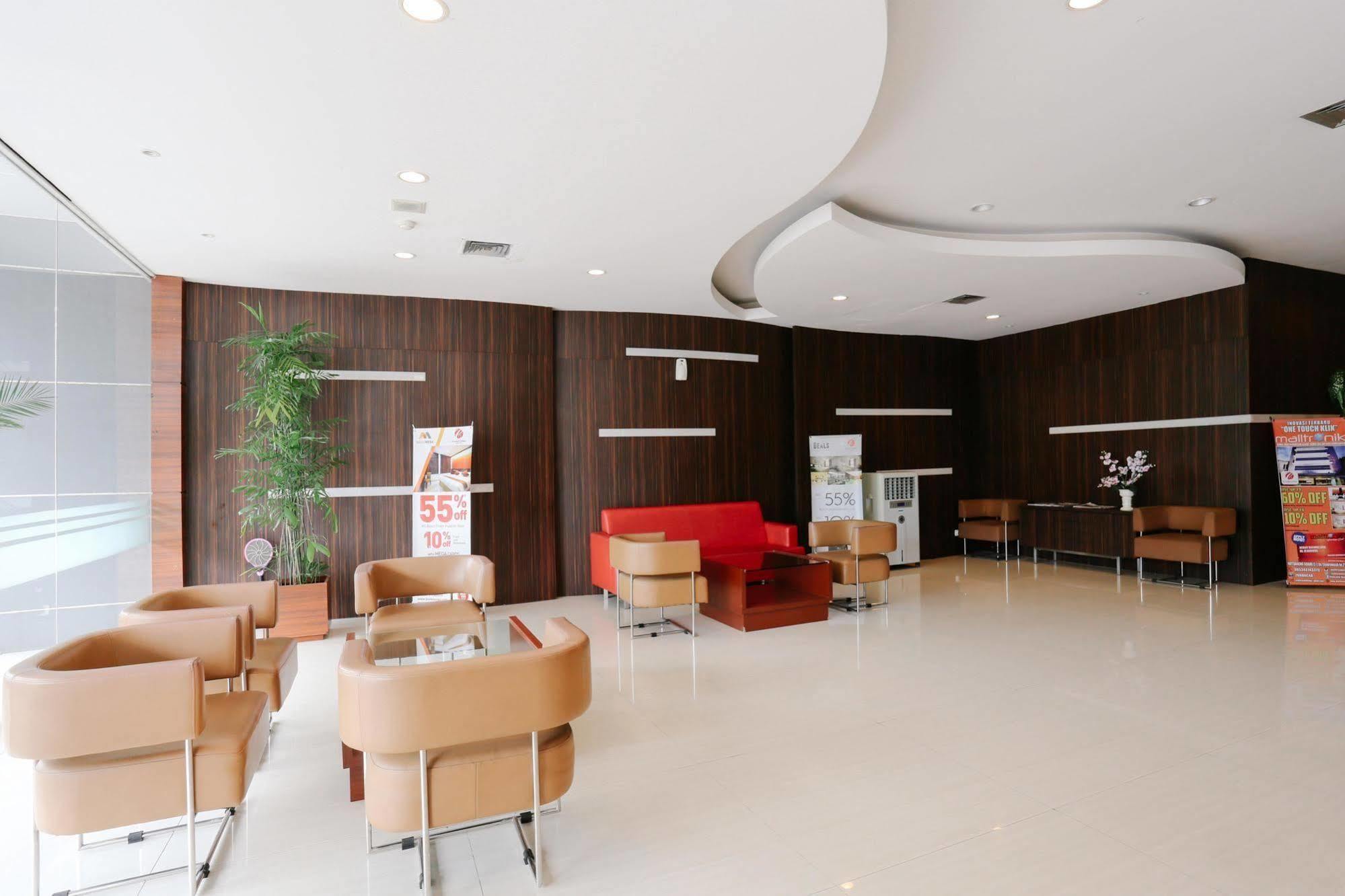 Collection O 1279 Hotel Grand Celino Makassar Exterior foto