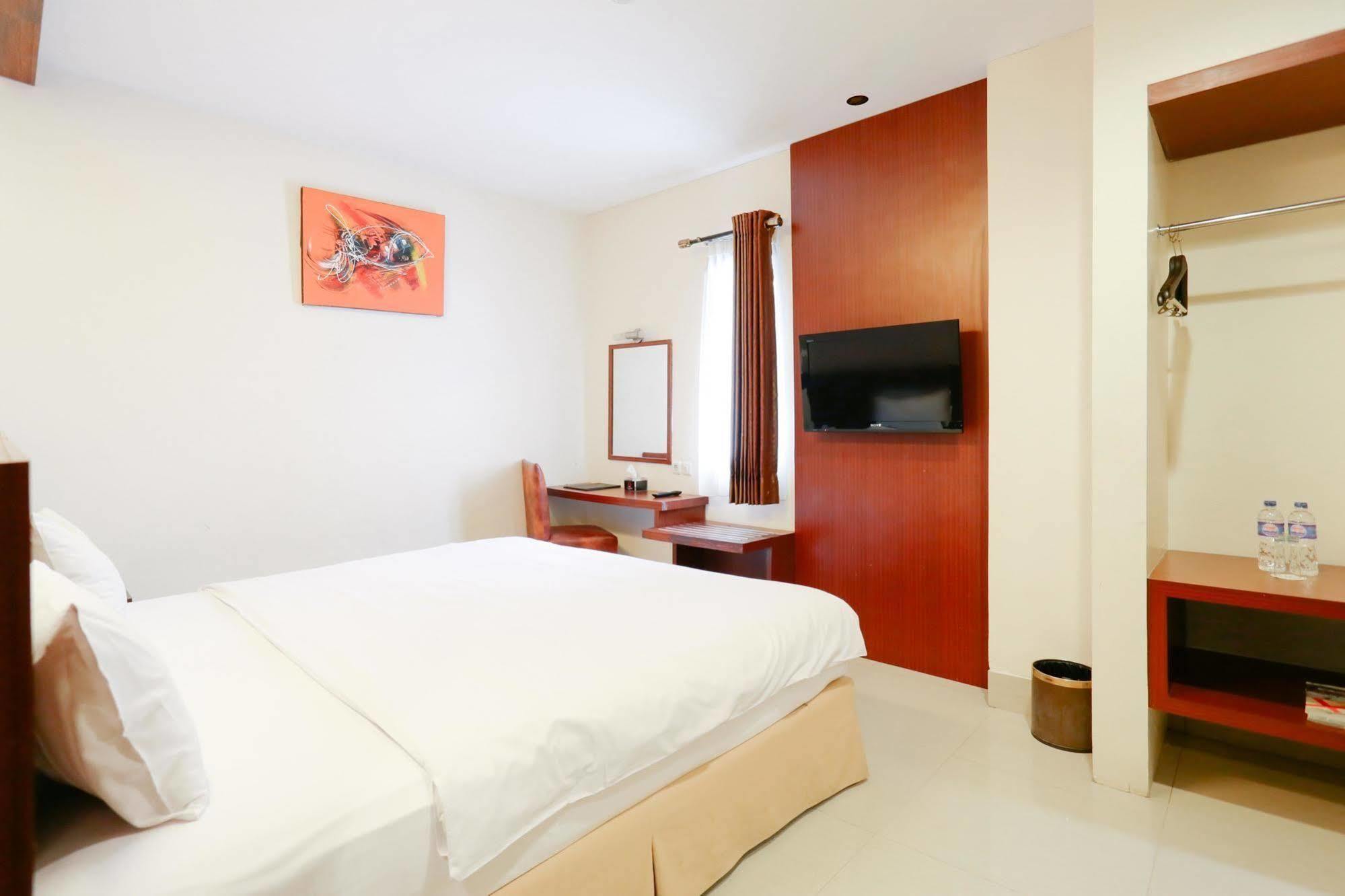 Collection O 1279 Hotel Grand Celino Makassar Exterior foto