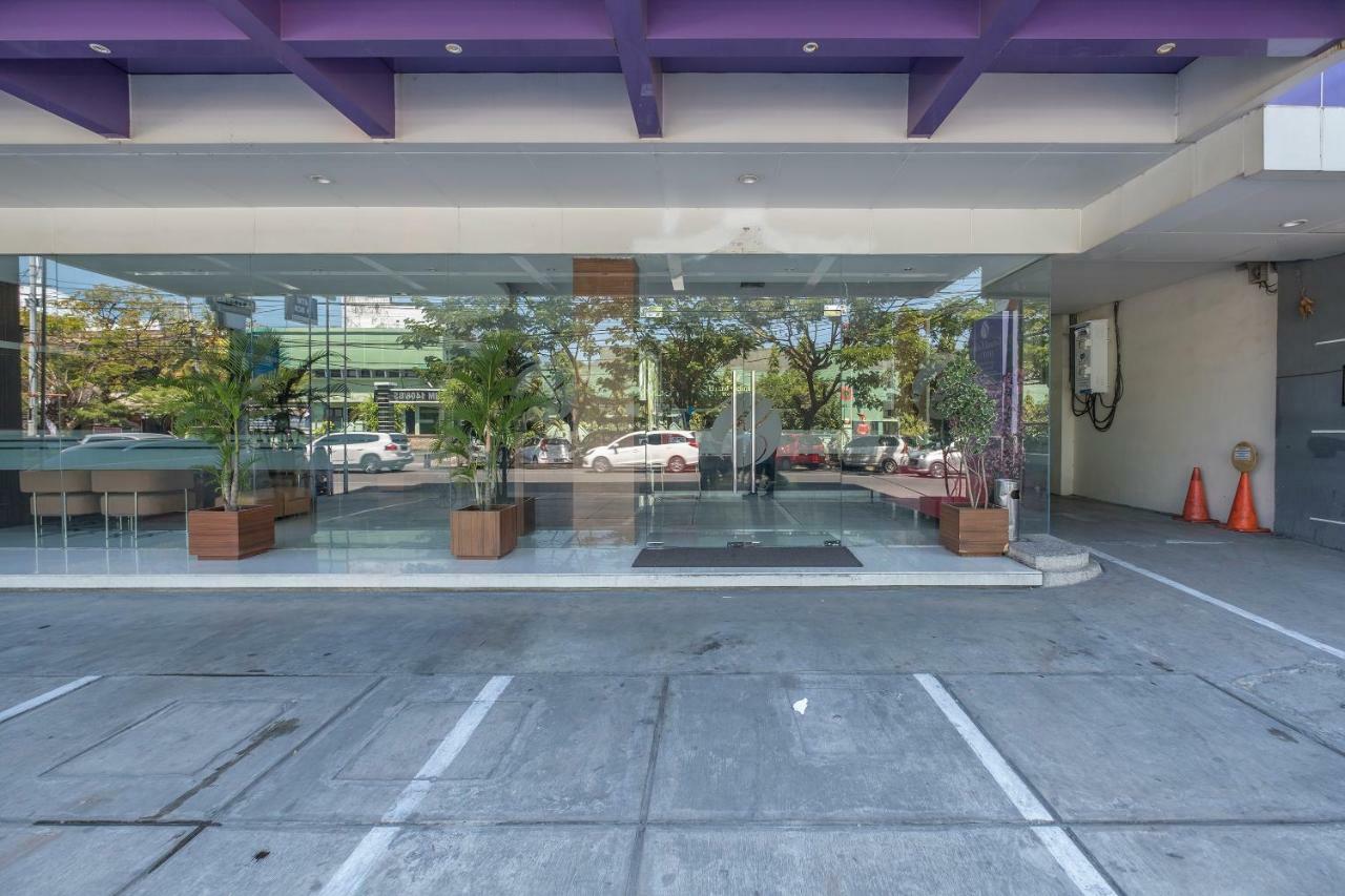 Collection O 1279 Hotel Grand Celino Makassar Exterior foto
