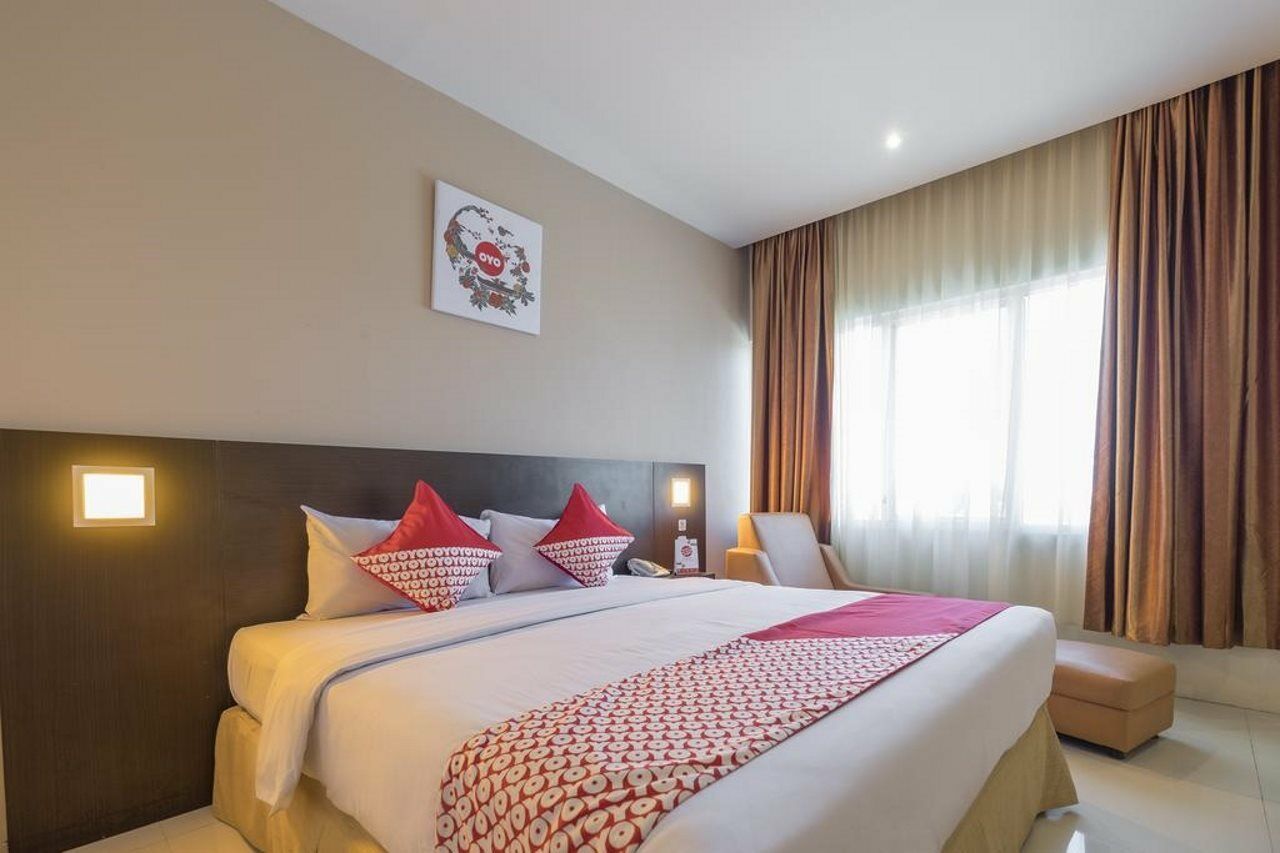 Collection O 1279 Hotel Grand Celino Makassar Exterior foto